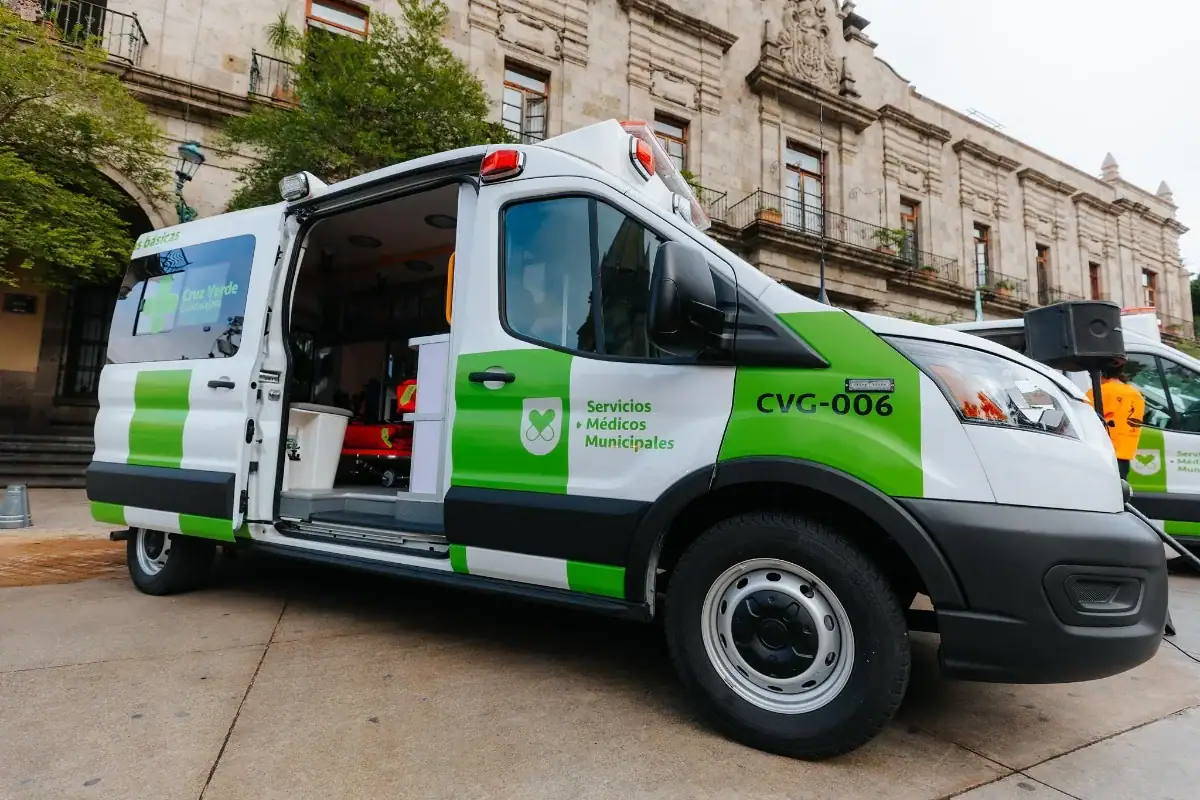 Entregan nuevas ambulancias para las Cruz Verde de Guadalajara