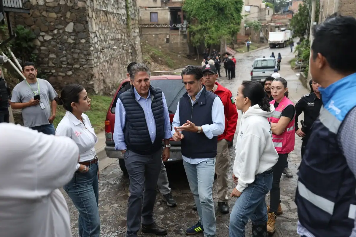 El alcalde de Zapopan, Juan José Frangie, visita la Martinica para supervisar apoyos