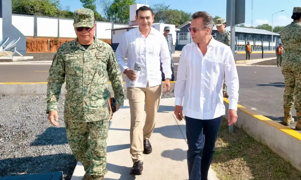 Pablo Lemus llega a Nayarit a la reunión de seguridad