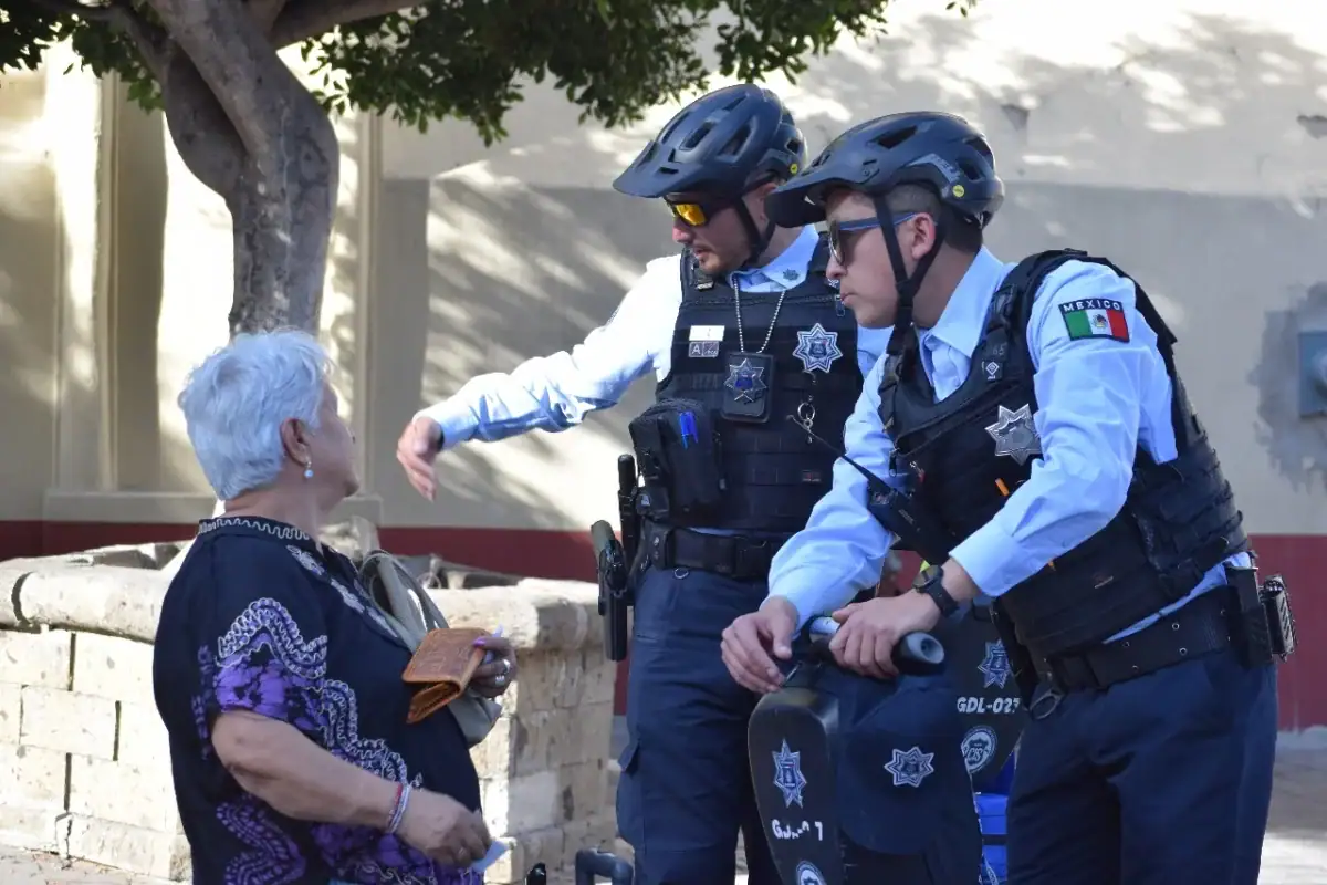 Policías de Guadalajara atienden reporte