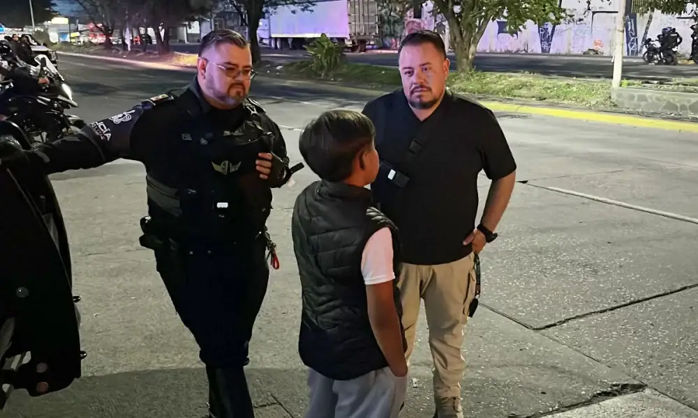 Detienen a niño de 10 años conducir motocicleta