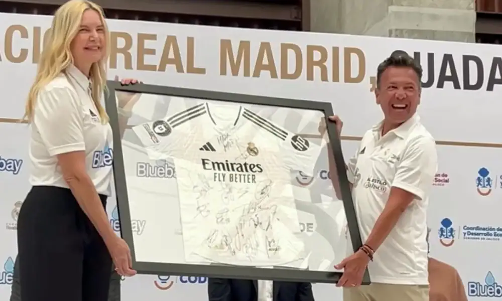 lemus recibe playera del real madrid