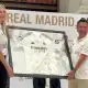 lemus recibe playera del real madrid