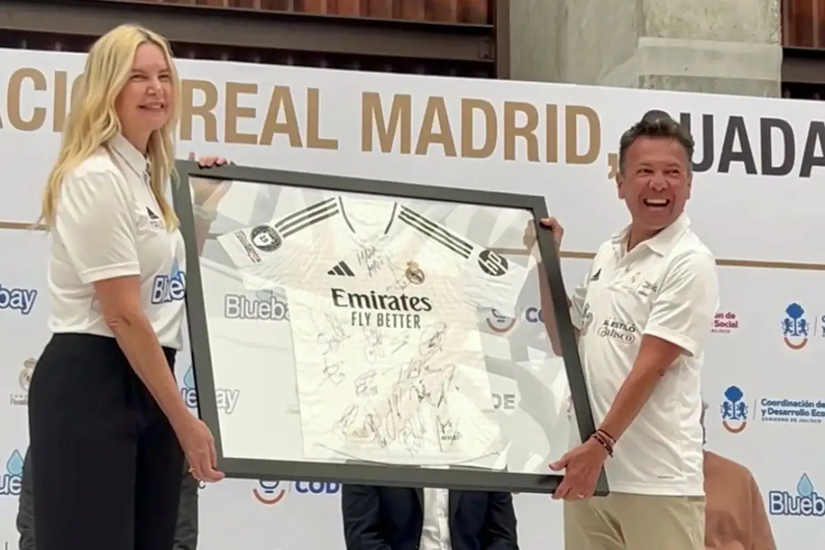 lemus recibe playera del real madrid