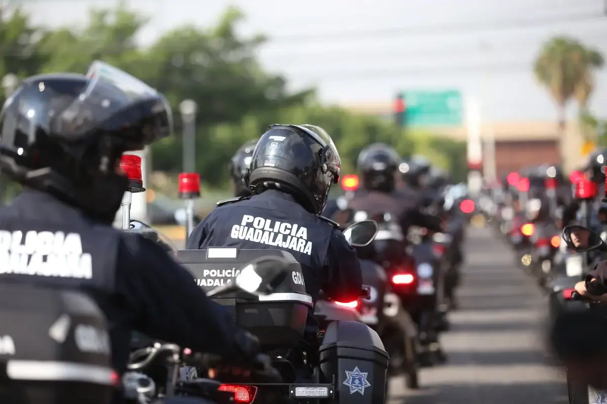 Policías de Guadalajara recorren las calles de la Ciudad