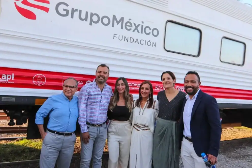 Autoridades municipales y estatales en el Dr. Vagón Tren de la Salud