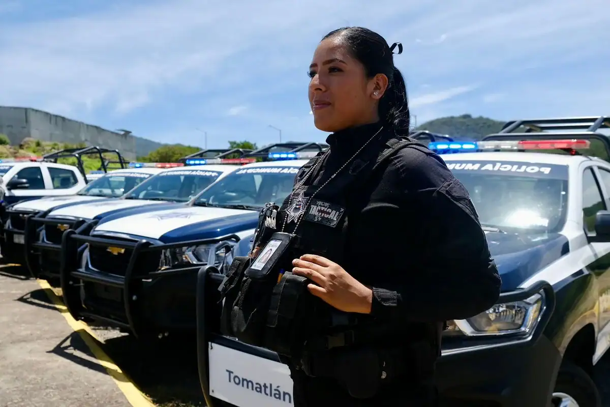 Municipios del exterior reciben patrullas