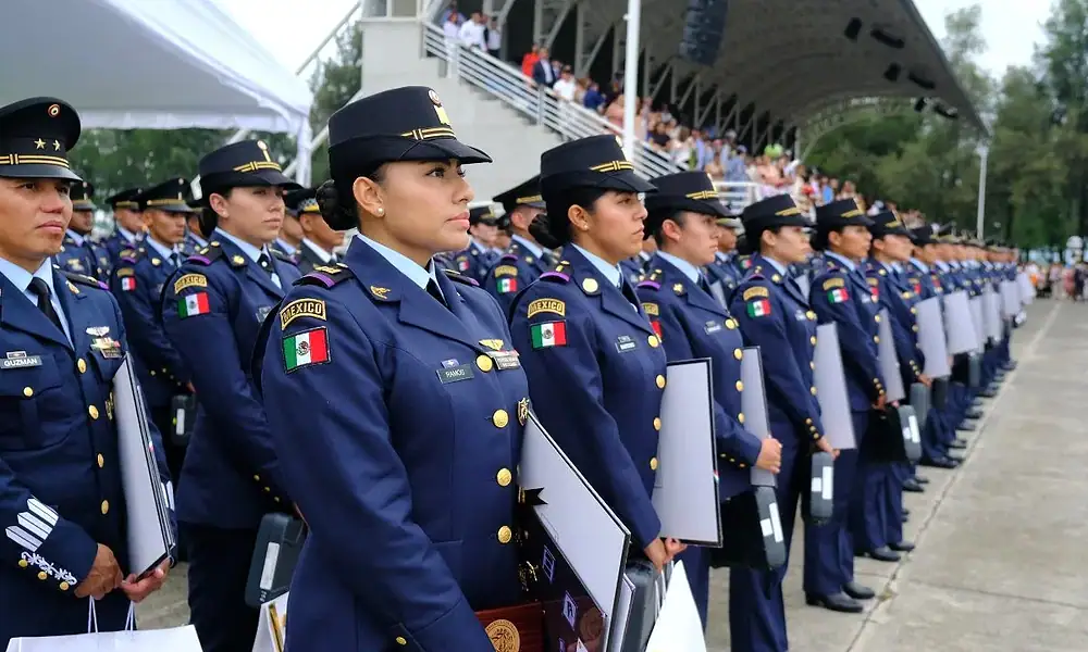 Un total de 223 mujeres y hombres concluyeron su formación en la Escuela Militar de Aviación