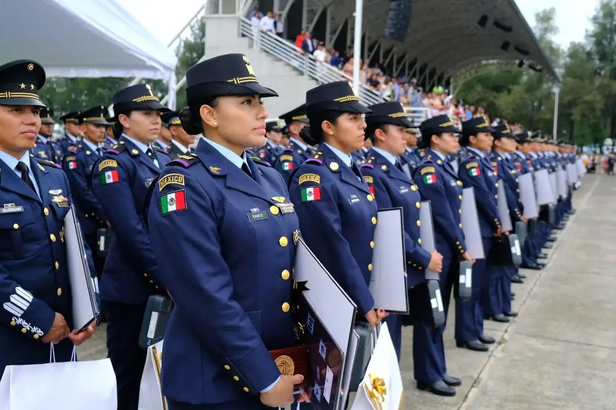 Un total de 223 mujeres y hombres concluyeron su formación en la Escuela Militar de Aviación