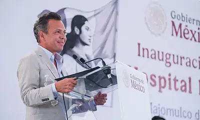 El gobernador de Jalisco, Pablo Lemus, en la inauguración del nuevo hospital del ISSSTE.
