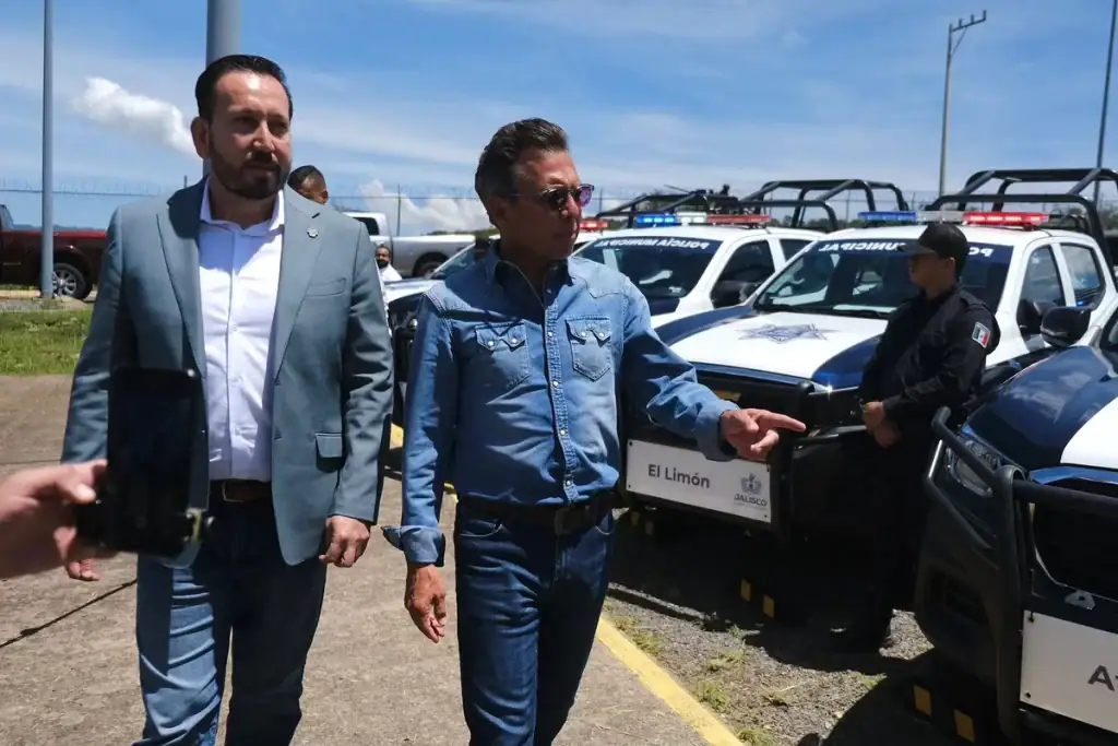 Municipios del exterior reciben patrullas