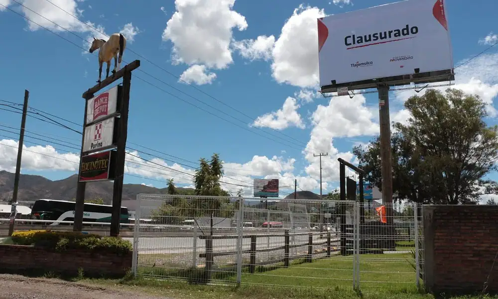 El gobernador anunció que enviará una iniciativa contra los espectaculares