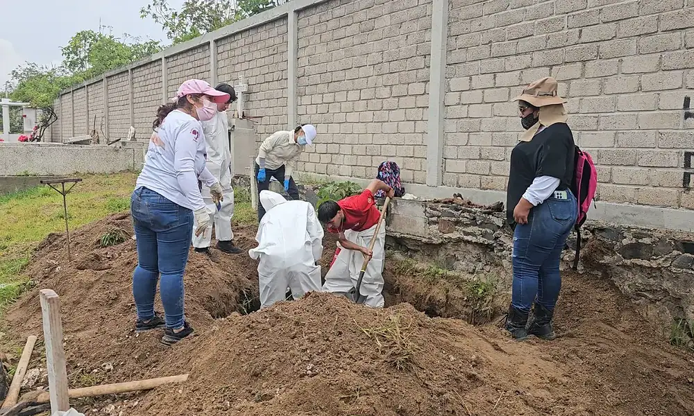 Investigan presuntas exhumaciones clandestinas en el panteón de San Sebastianito, en Tlaquepaque.