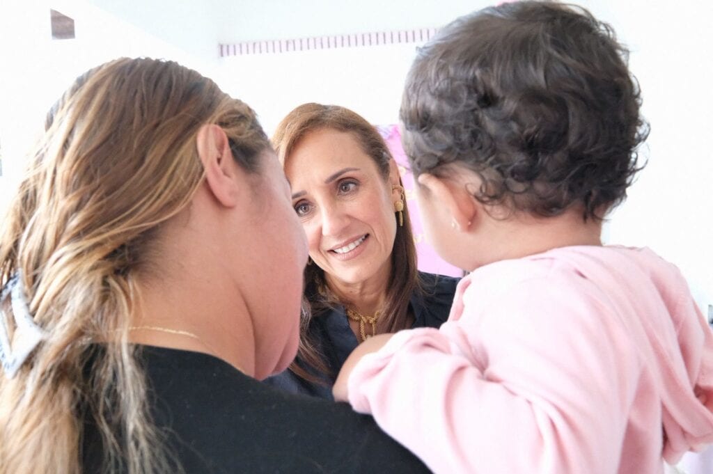 La presidenta del DIF, Maye Villa, visitó San Diego de Alejandría