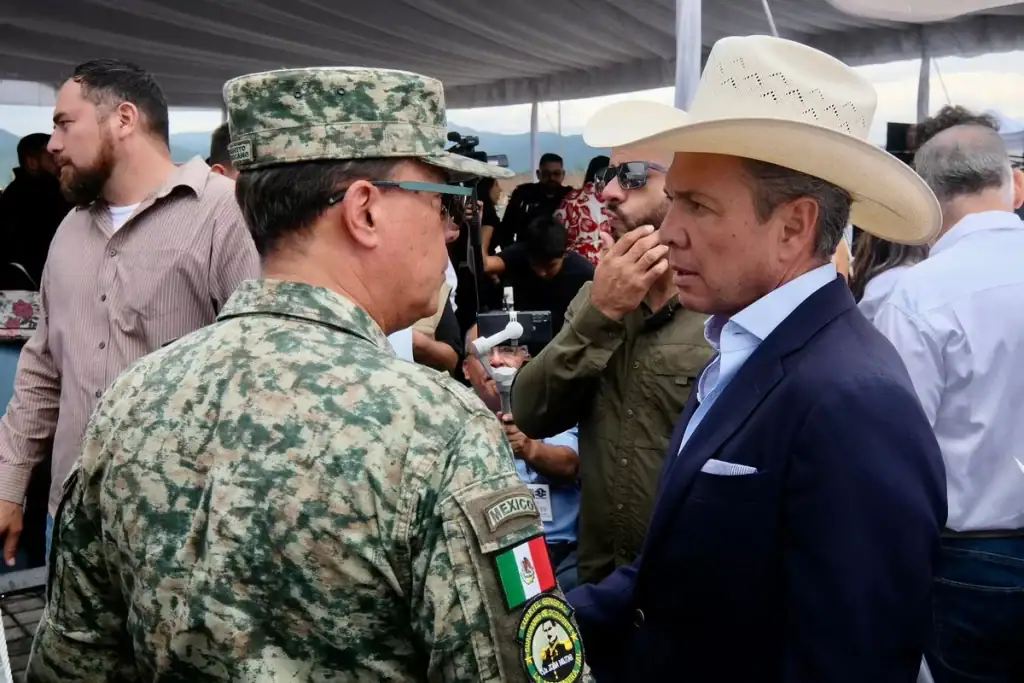 Pablo Lemus, gobernador de Jalisco, entrega patrullas en Tala