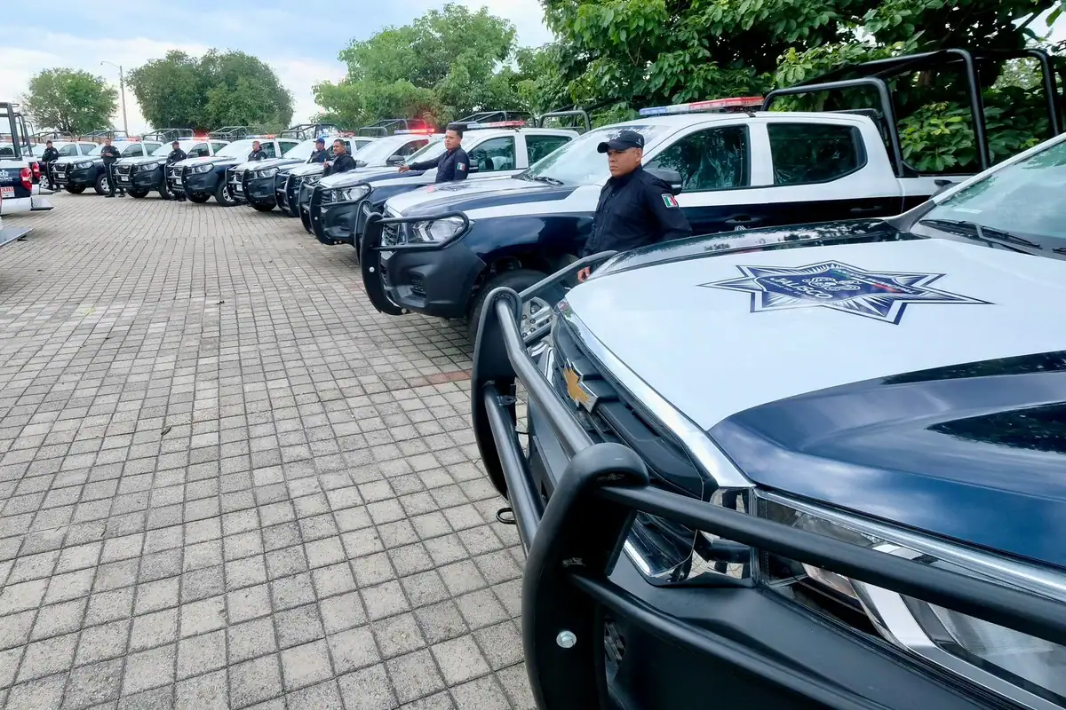 Pablo Lemus, gobernador de Jalisco, entrega patrullas en Tala