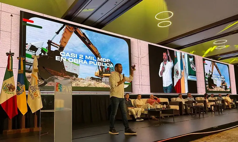 El alcalde de Tlajomulco ante la Canadevi