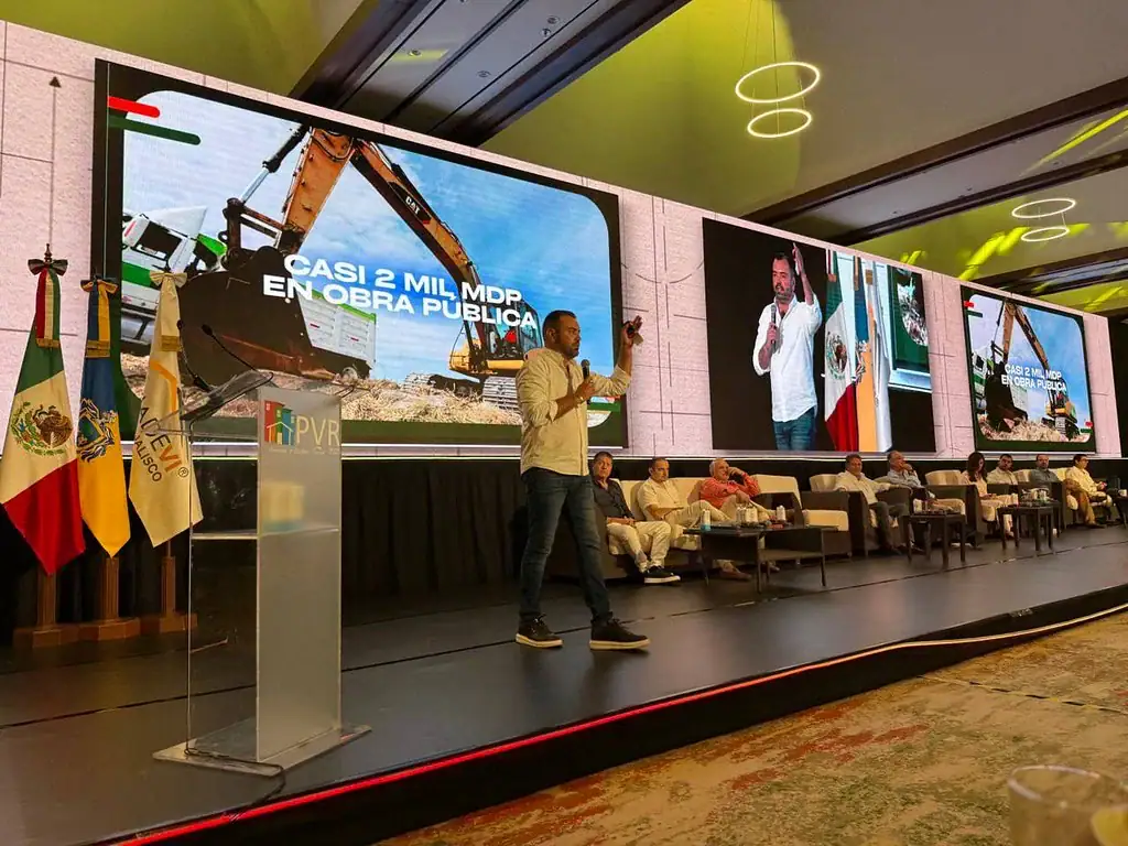 El alcalde de Tlajomulco ante la Canadevi