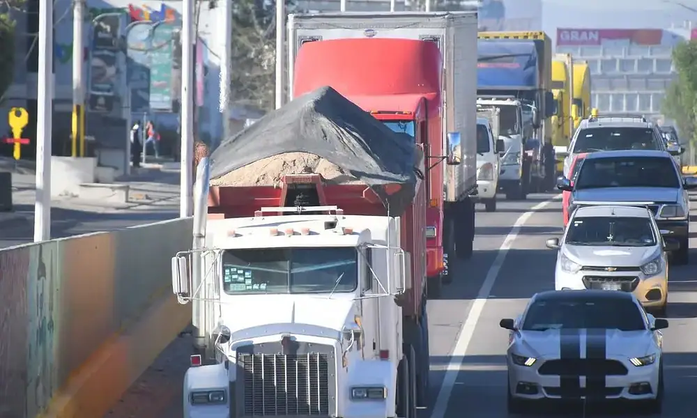 Tráfico en avenida López Mateos