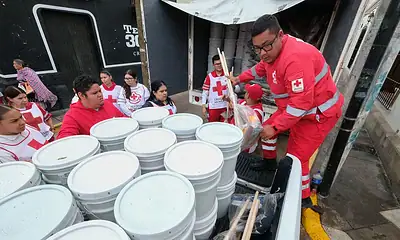 Las labores de limpieza y saneamiento de viviendas y calles en el municipio de Tototlán registran un avance del 85 por ciento