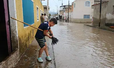 Las intensas lluvias registradas la madrugada de hoy (29.09.25) en el municipio de Tototlán dejaron, de manera preliminar, afectaciones en casi 450 vivienda