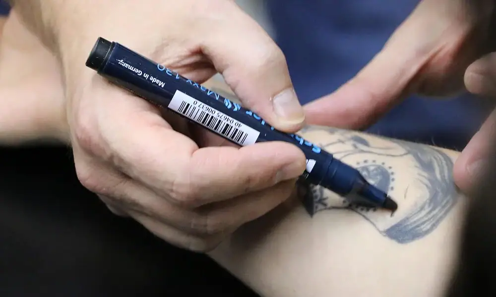 Emplearán infrarojo para identificar tatuajes de personas fallecidas