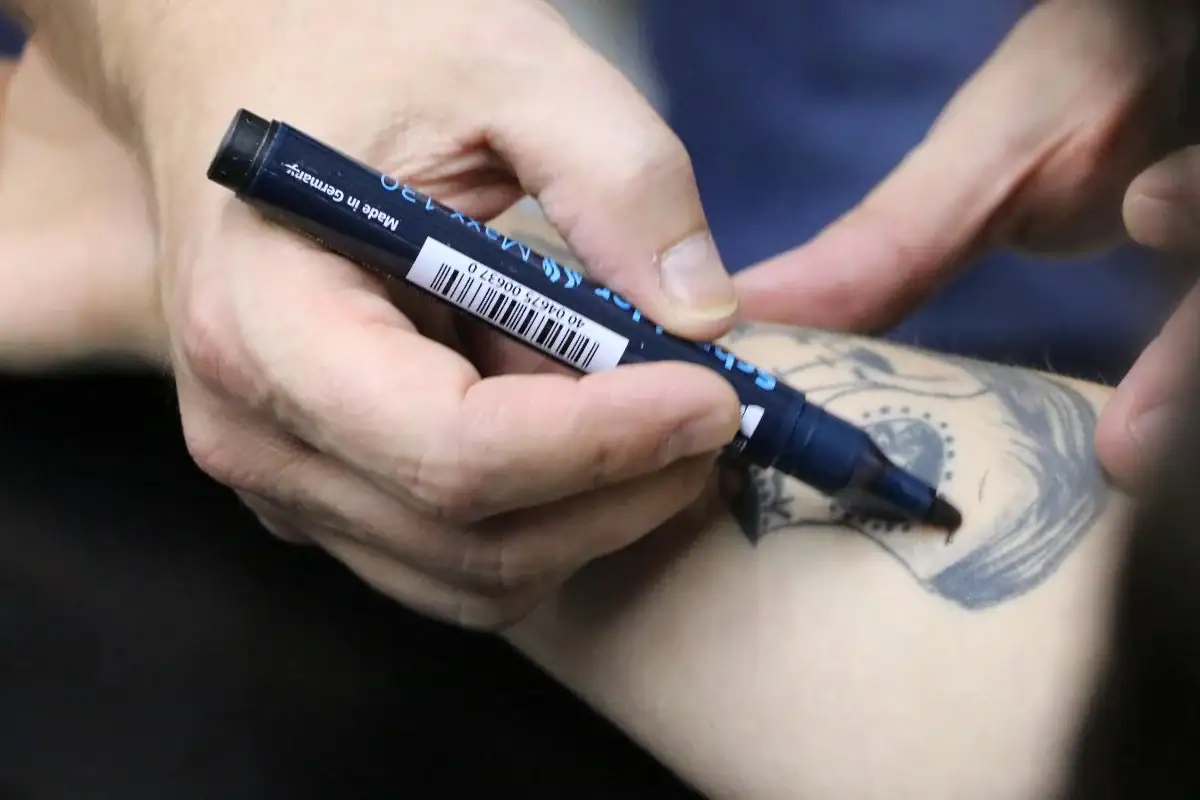 Emplearán infrarojo para identificar tatuajes de personas fallecidas