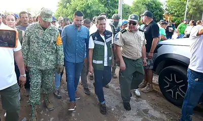 Lemus recorre zona afectada por tromba en Puerto Vallarta