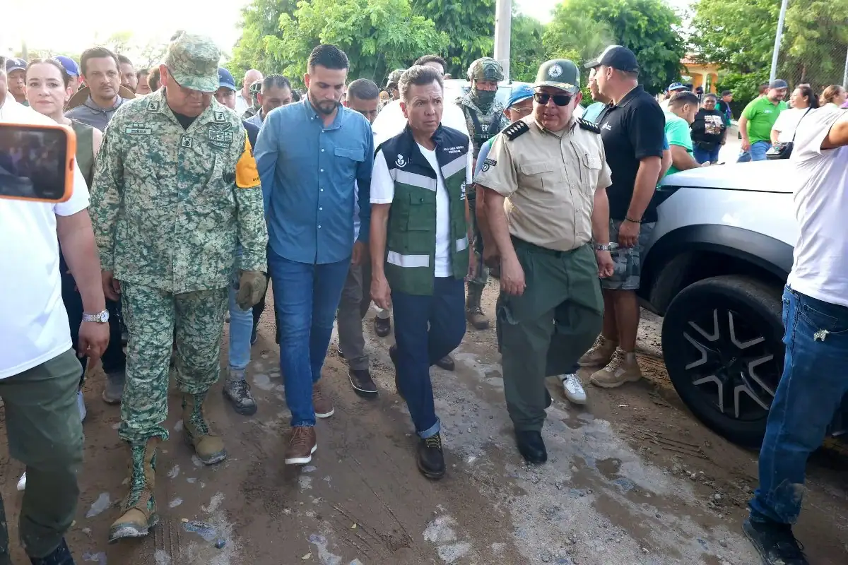 Lemus recorre zona afectada por tromba en Puerto Vallarta