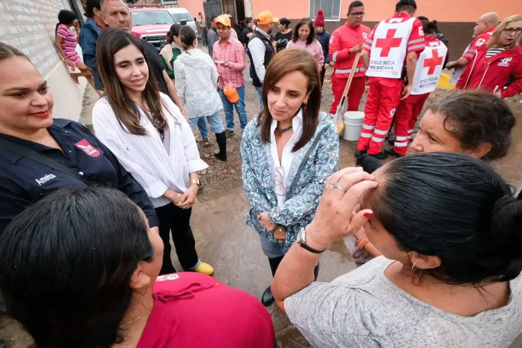 Las labores de limpieza y saneamiento de viviendas y calles en el municipio de Tototlán registran un avance del 85 por ciento