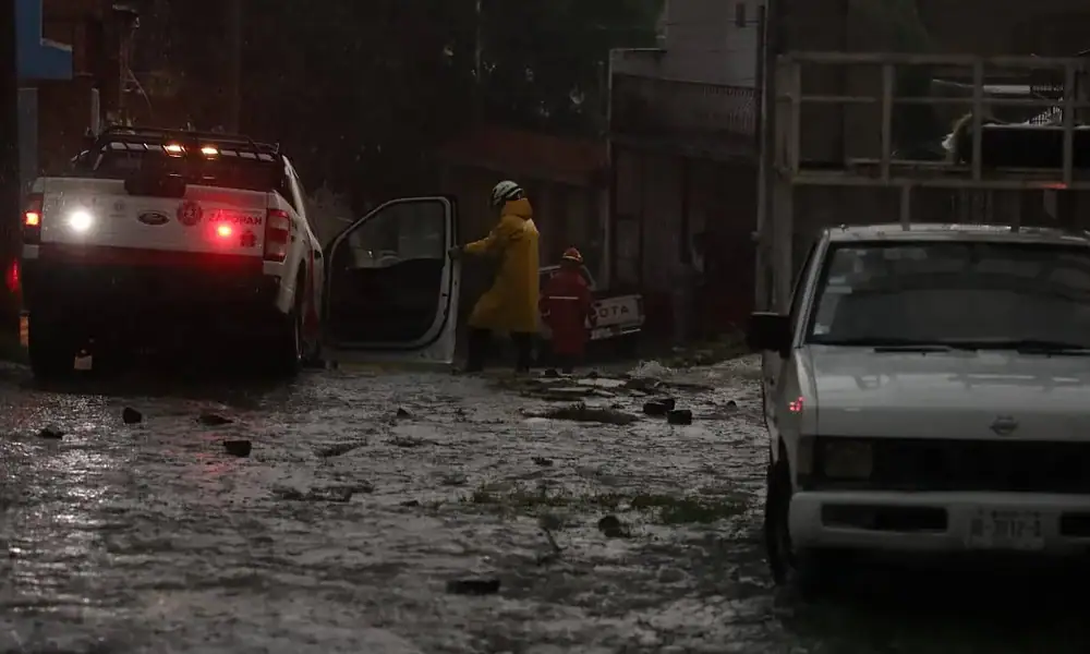 Se inunda, otra vez, La Martinica; hay un lesionado
