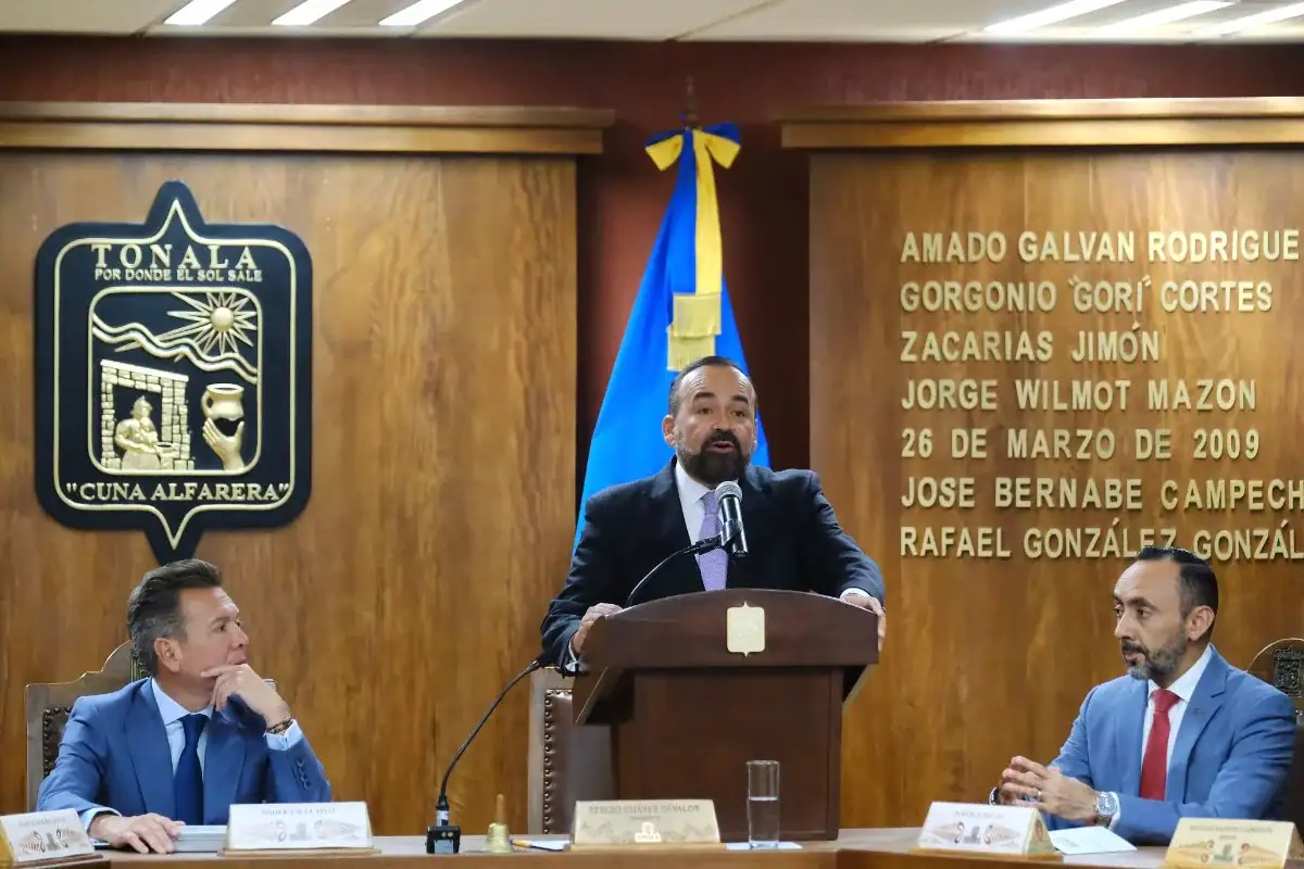 Sergio Chávez rinde informe