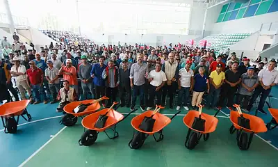 Tlajomulco entrega herramientas a ladrilleros