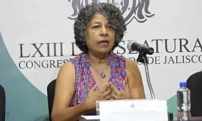 La diputada Calendaria Ochoa en rueda de prensa.