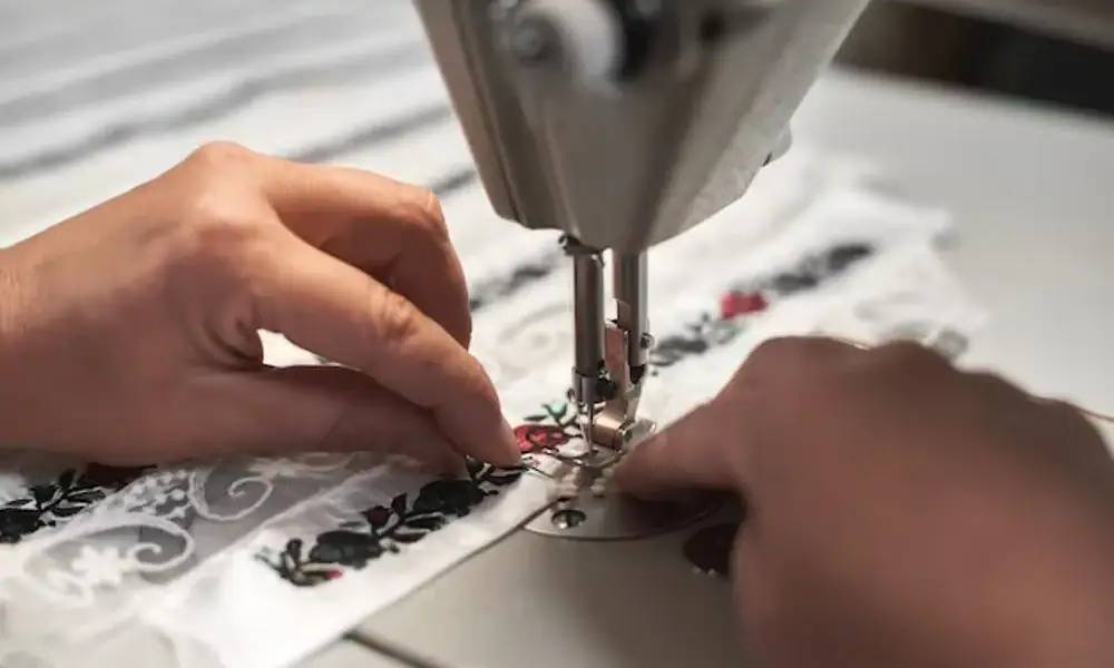 Graduación del programa Cuenta con Zapopan en el Acuario Michin, con emprendedores que concluyeron su capacitación. 