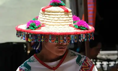 El Gobierno de Jalisco otorgará 495 becas de 10 mil pesos cada una a estudiantes indígenas