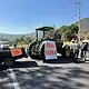 Agricultores protestando con tractor y camión en carretera en Siker, México.