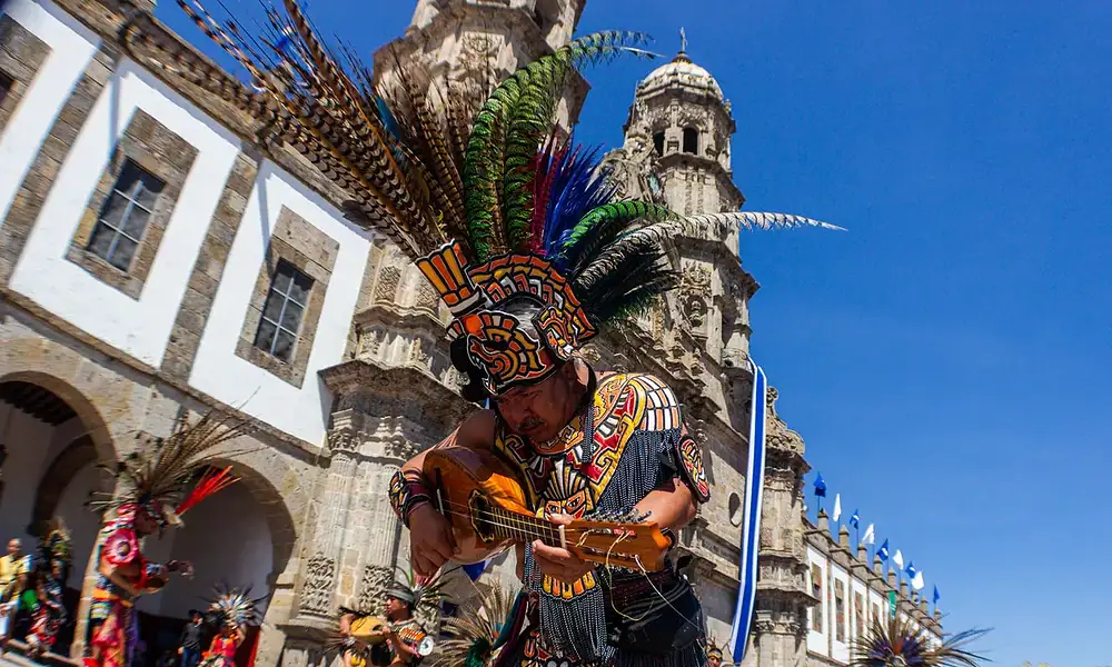El alcalde Juan José Frangie entregó reconocimientos a los cuarteles de danza que formaron parte de la Romería 2025