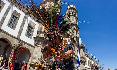 El alcalde Juan José Frangie entregó reconocimientos a los cuarteles de danza que formaron parte de la Romería 2025