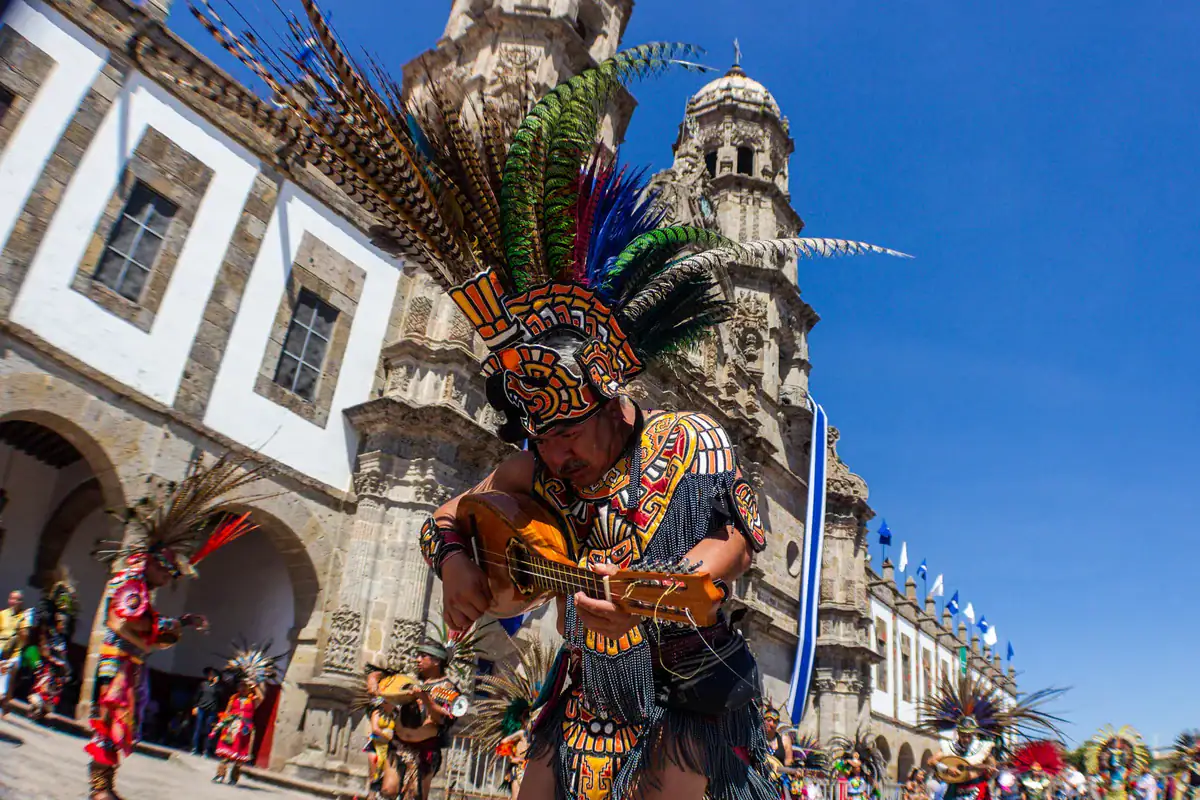 El alcalde Juan José Frangie entregó reconocimientos a los cuarteles de danza que formaron parte de la Romería 2025