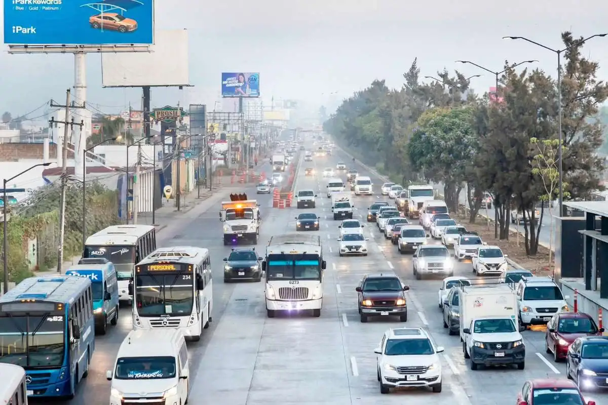 Entregan los carriles renovados con concreto hidráulico en Carretera a Chapala.