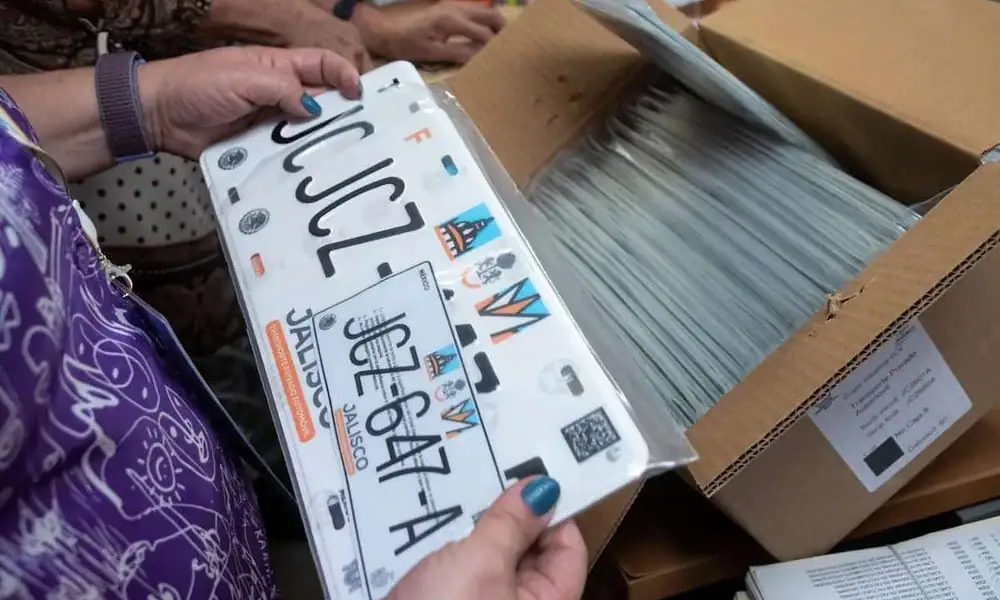 Más de 750 mil vehículos completaron la sustitución de placas en Jalisco