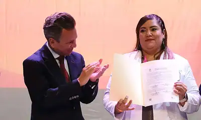 Un total de 158 trabajadores del Organismo Público Descentralizado (OPD) Servicios de Salud Jalisco recibieron del Gobernador Pablo Lemus sus bases laborales definitivas.
