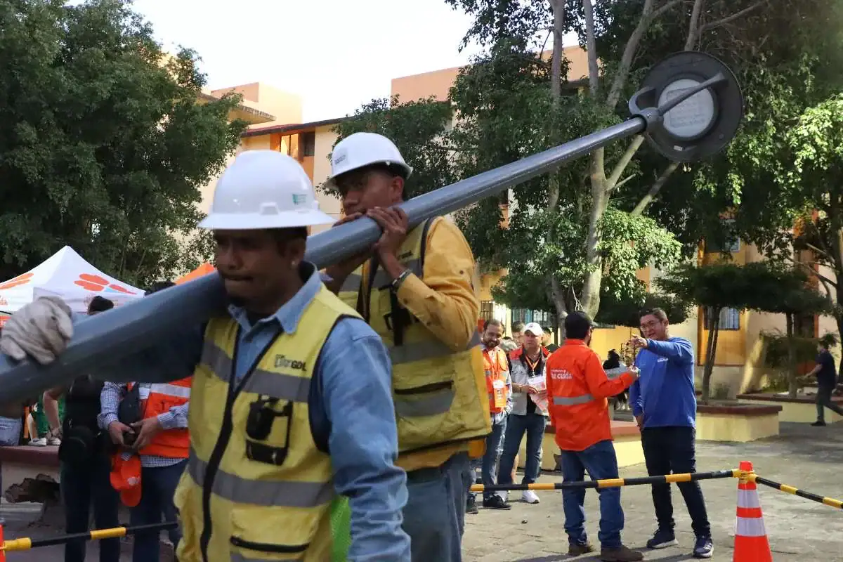 Guadalajara refuerza iluminación en unidades habitacionales; invierten 30 mdp