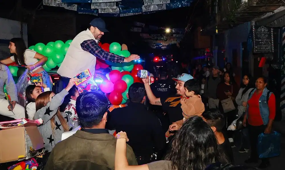 Tlajomulco celebra caravana navideña y encendido del árbol