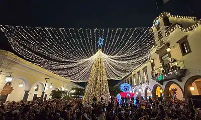 Encienden árbol de Navidad en Tlaquepaque con cinco mil asistentes