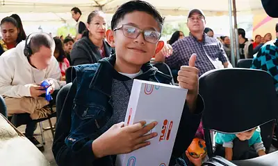 Entregan 300 tablets a peques y adolescentes del Cendi Tlajomulco