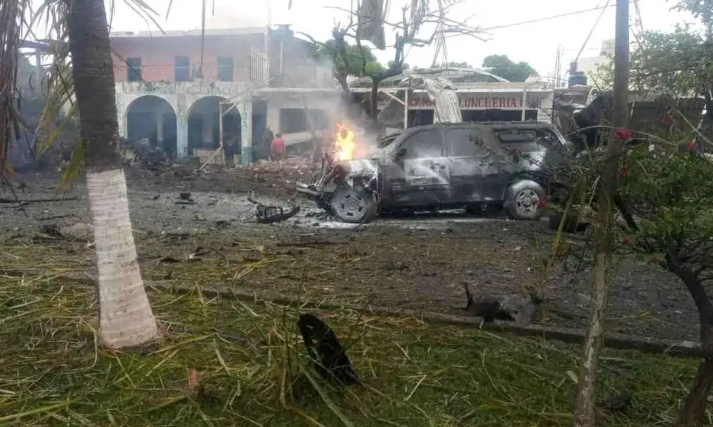 Explosión de vehículo en Coahuayana