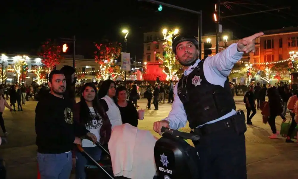 Guadalajara arranca operativo navideño con mil policías