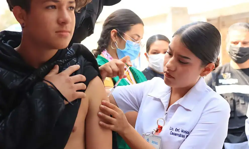 Campaña de vacunación en Tlaquepaque.